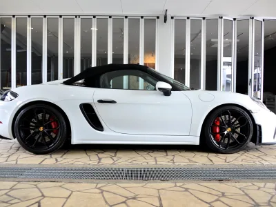 2020 Porsche 718 Spider Sports Car (No.960465) for export from Japan