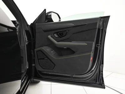2026 Lamborghini Urus SE 4WD RHD - Nero Helene for export from Japan