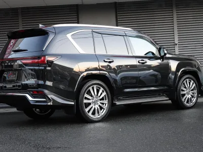 2025 Lexus LX 600 Executive AWD Levinson 4-Seater (No.960732) for export from Japan