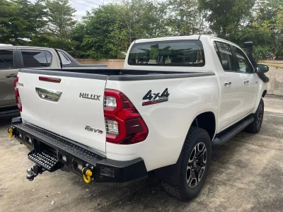 2022 TOYOTA HILUX REVO Double Cab 2.4 MT 4WD (Pickup) with Offroad Accessories ( No.560463) for export from Japan
