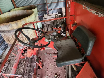 LAVERDA M132 Combine Harvester (No.J0836) for export from Japan