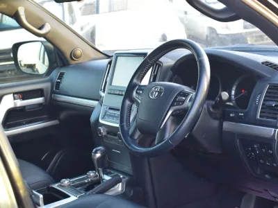 2018 Toyota Land Cruiser Sahara 4.4L Diesel 4WD – Black for export from Japan