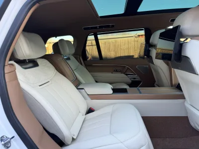 Land Rover Range Rover SV Signature Suite RHD - White for export from Japan