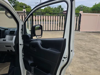 2026 Toyota Hiace Commuter 2.8 Diesel AT High Roof 15-Seater RHD for export from Japan