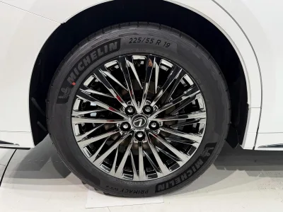 2025 Lexus LM 500h Version L 4WD for export from Japan