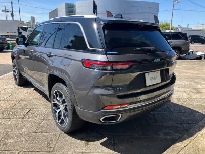 2025 Jeep Grand Cherokee Summit Reserve 4xe (Plug‑In Hybrid) for export from Japan