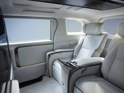 2025 All-New Lexus LM Unique "Luxury Mover" LM350/500 (No.J0810) for export from Japan