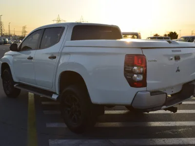2019 Mitsubishi pickup L200 White (No.830778) for export from Japan