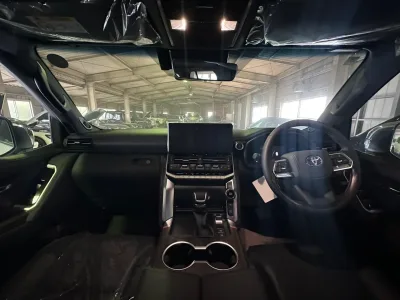 2025 Toyota Land Cruiser LC300 ZX for export from Japan