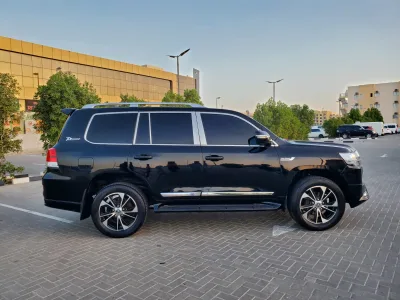 2018 Toyota Land Cruiser 8 seater V8 engine (No-830714) for export from Japan