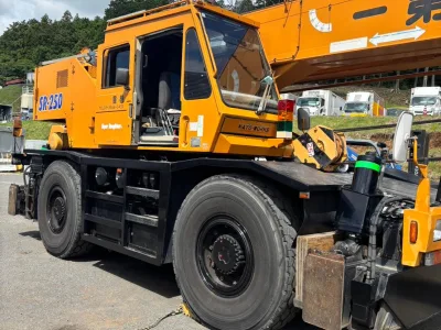 1992 KATO SR-250 25-Ton Rough Terrain Crane for export from Japan