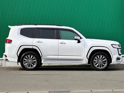 2025 Toyota Land Cruiser LC300 ZX (J01049) for export from Japan