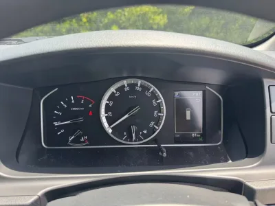2025 Toyota Hiace Commuter – 2.8 GL Diesel Turbo for export from Japan