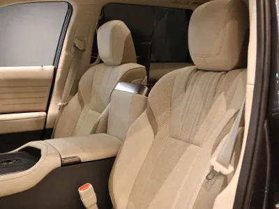 2025 Toyota Century SUV 3.5L Plug-in Hybrid 4WD 4-Seater for export from Japan