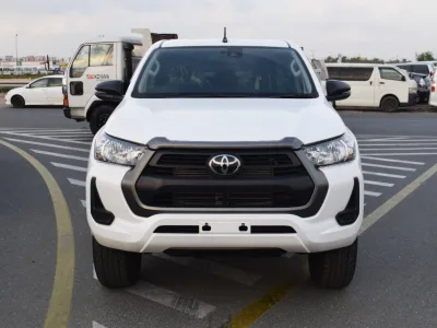 2021 Toyota Hilux pickup  key start White (No.920776) for export from Japan