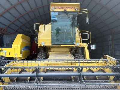 NEW HOLLAND 8070 COMBINE HARVESTER (No.J0781)