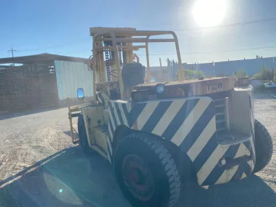 TCM FD100 Diesel-powered 10 Ton forklift (No.J0761) for export from Japan