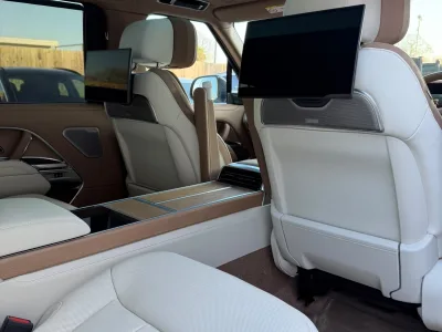 Land Rover Range Rover SV Signature Suite RHD - White for export from Japan
