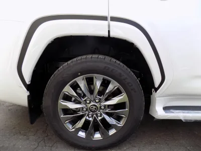 2025 TOYOTA LAND CRUISER 300 7SEATER 3.5 ZX 4WD With Modelista body kit(No.960825) for export from Japan