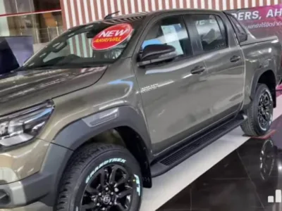 2022 RHD Toyota Hilux double cab ( Pickup ) Rocco 2.8 automatic 4x4 (No.560458) for export from Japan