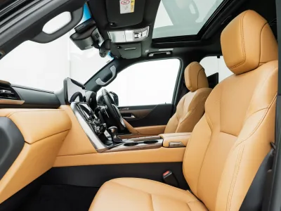 2025 LEXUS LX600 4WD –7 Seater LUXURY PACKAGE for export from Japan