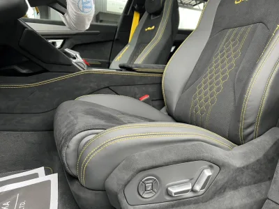 2025 Lamborghini Urus Performante: Unmatched Luxury and Performance SUV (No.960969) for export from Japan