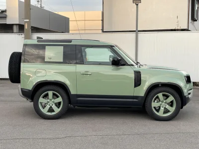 2023 Land Rover Defender 90 75th Limited Edition 4WD (No.960962) for export from Japan