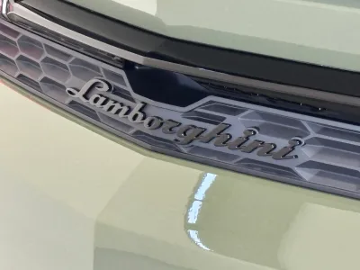2025 Lamborghini Urus SE 4WD RHD – Verde Turbine Lucido for export from Japan