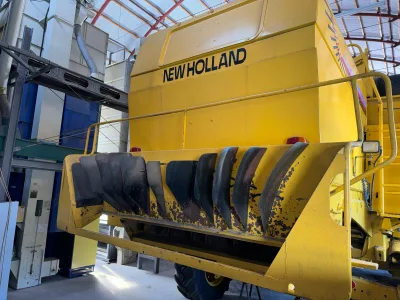 NEW HOLLAND TX67 COMBINE HARVESTER (No.J0955) for export from Japan