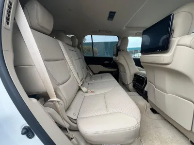 2025 Toyota Land Cruiser Sahara – The Ultimate 7-Seater Luxury SUV (No.J1047) for export from Japan