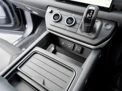 2022 Land Rover Defender 130 (No.140750) for export from Japan