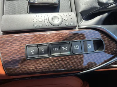 2025 Lexus LX 600 Executive 4WD Modellista Aero (No.9601035) for export from Japan
