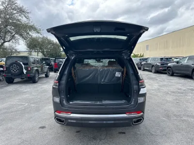 2025 RHD New Jeep Grand Cherokee L Summit Reserve 7 Seater SUV (No.390917) for export from Japan