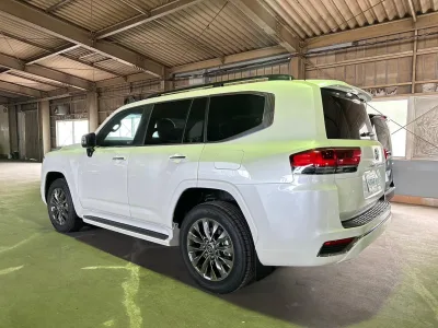 2025 Toyota Land Cruiser LC300 ZX for export from Japan