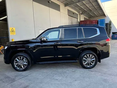 2025 Toyota Land Cruiser Sahara ZX for export from Japan