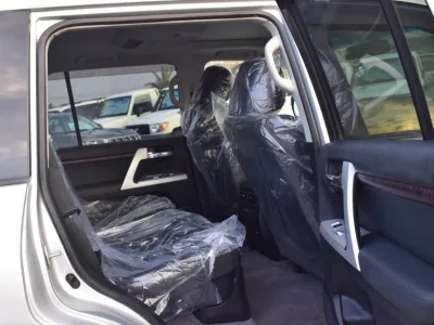 2014 Toyota Land Cruiser Sahara Silver (No.830752) for export from Japan