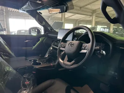 2025 Toyota Land Cruiser LC300 ZX for export from Japan