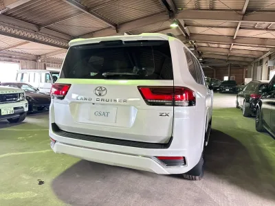 2025 Toyota Land Cruiser LC300 ZX for export from Japan