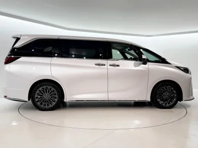 2025 Lexus LM 500h Version L 4WD for export from Japan