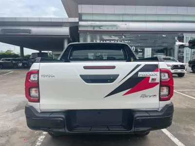2022 TOYOTA HILUX REVO Double Cab 2.4 MT 4WD (Pickup) with Offroad Accessories ( No.560463) for export from Japan