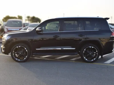 2018 Toyota Land Cruiser Sahara 4.4L Diesel 4WD – Black for export from Japan