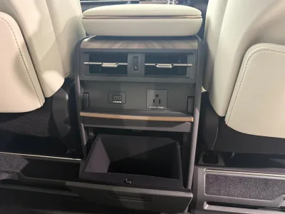 2025 Lexus LM 500h Version L 4WD for export from Japan