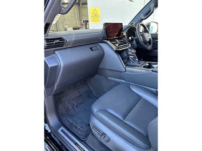2025 Toyota Land Cruiser Sahara ZX for export from Japan