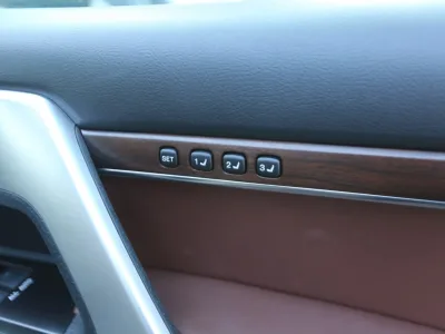 2019 Toyota Land Cruiser 200 4.6 ZX 4WD WALD for export from Japan