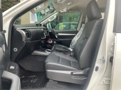 2022 TOYOTA HILUX REVO Double Cab 2.4 MT 4WD (Pickup) with Offroad Accessories ( No.560463) for export from Japan
