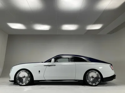 2025 Rolls-Royce Spectre Base Grade (No.960989) for export from Japan