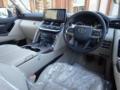 2025 Toyota Land Cruiser 300 3.5 ZX Navi TV Rear Entertainment (No.960802) for export from Japan