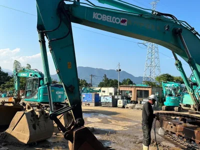 KOBELCO SK200 Excavator (No.J0744) for export from Japan