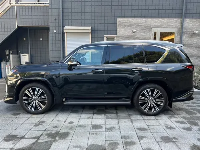 2025 Lexus LX 600 4WD - Ultimate Luxury & Power in Black (No.J0961017) for export from Japan