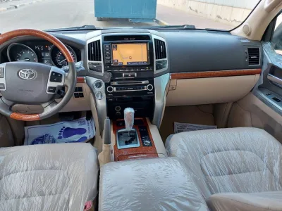 2014 TOYOTA Land Cruiser VXR 4.6L V8 model Gcc spece full option (No.830812) for export from Japan
